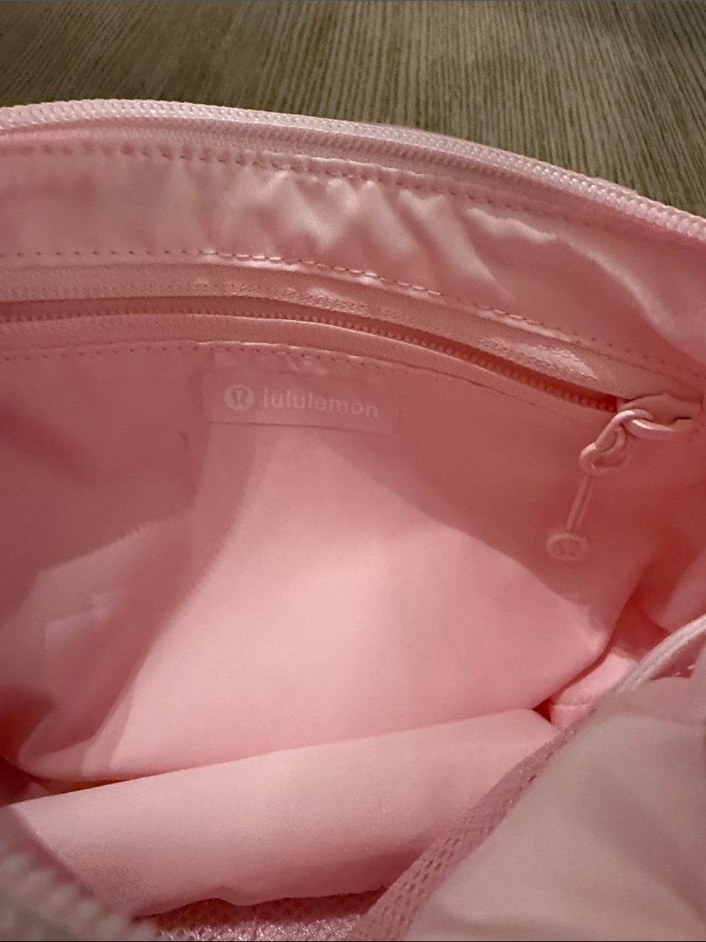 Lululemon small slouchy sling 3L bag - Picture 4 of 9